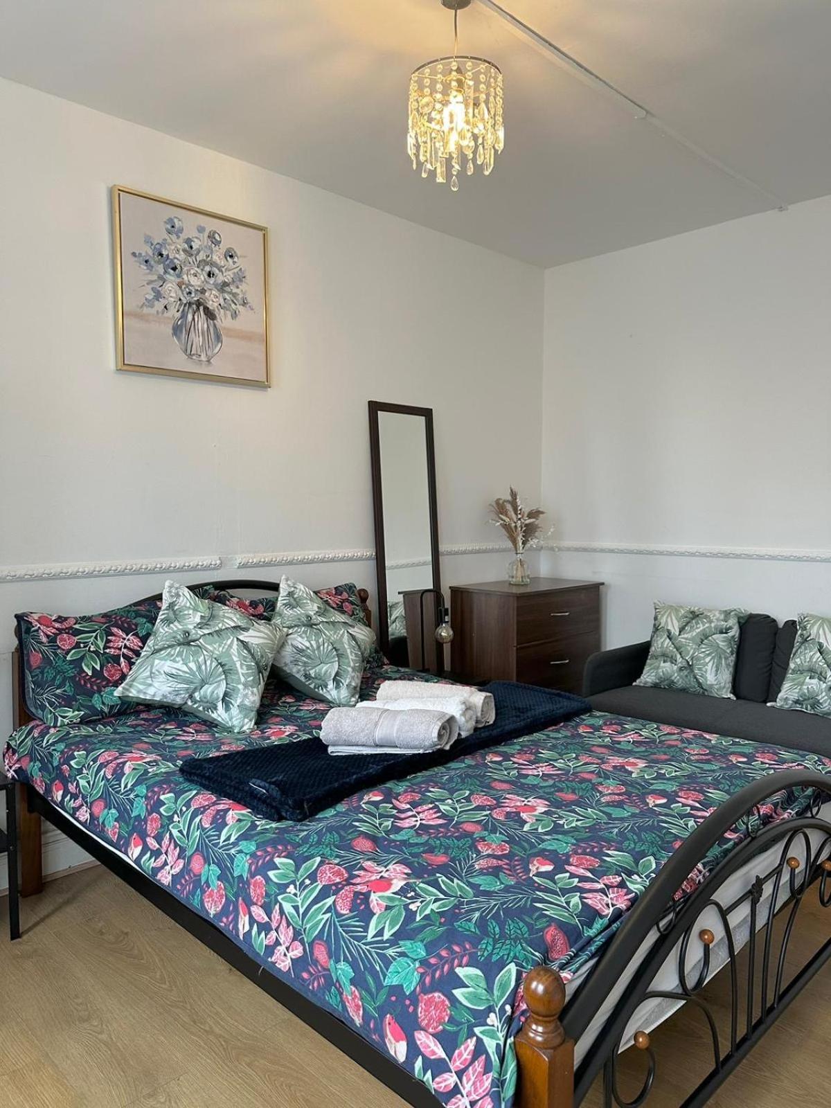 2 Bedroom Flat, 2 Minutes Walk To Bethnalgreen Station, Central London Eksteriør bilde