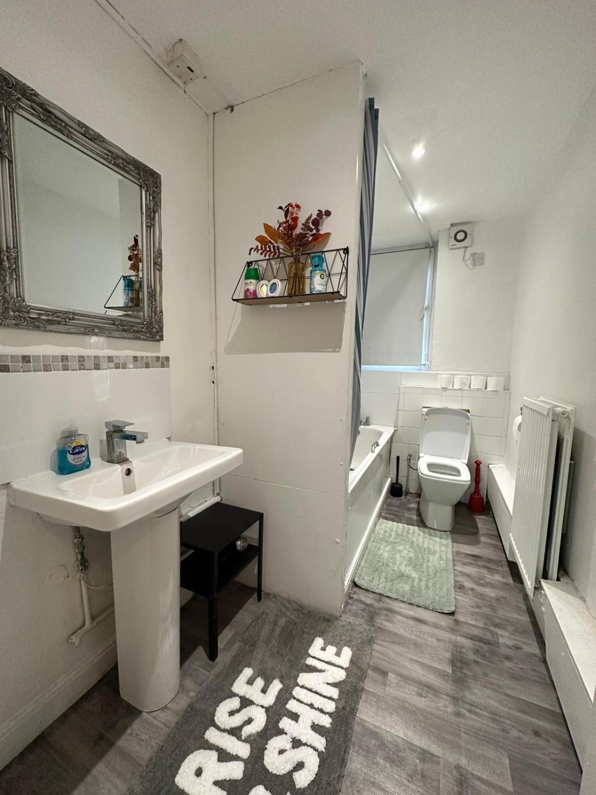 2 Bedroom Flat, 2 Minutes Walk To Bethnalgreen Station, Central London Eksteriør bilde