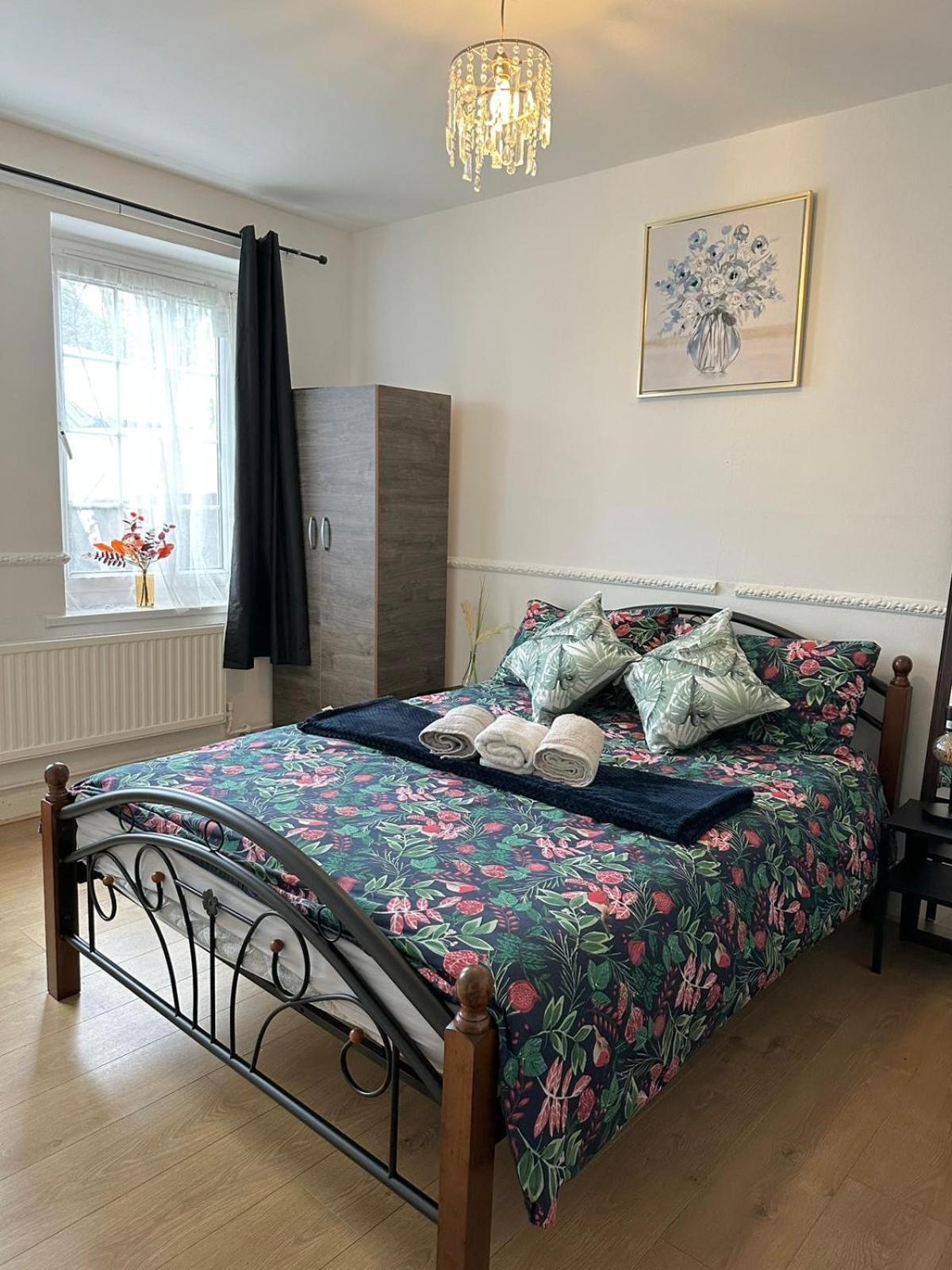 2 Bedroom Flat, 2 Minutes Walk To Bethnalgreen Station, Central London Eksteriør bilde