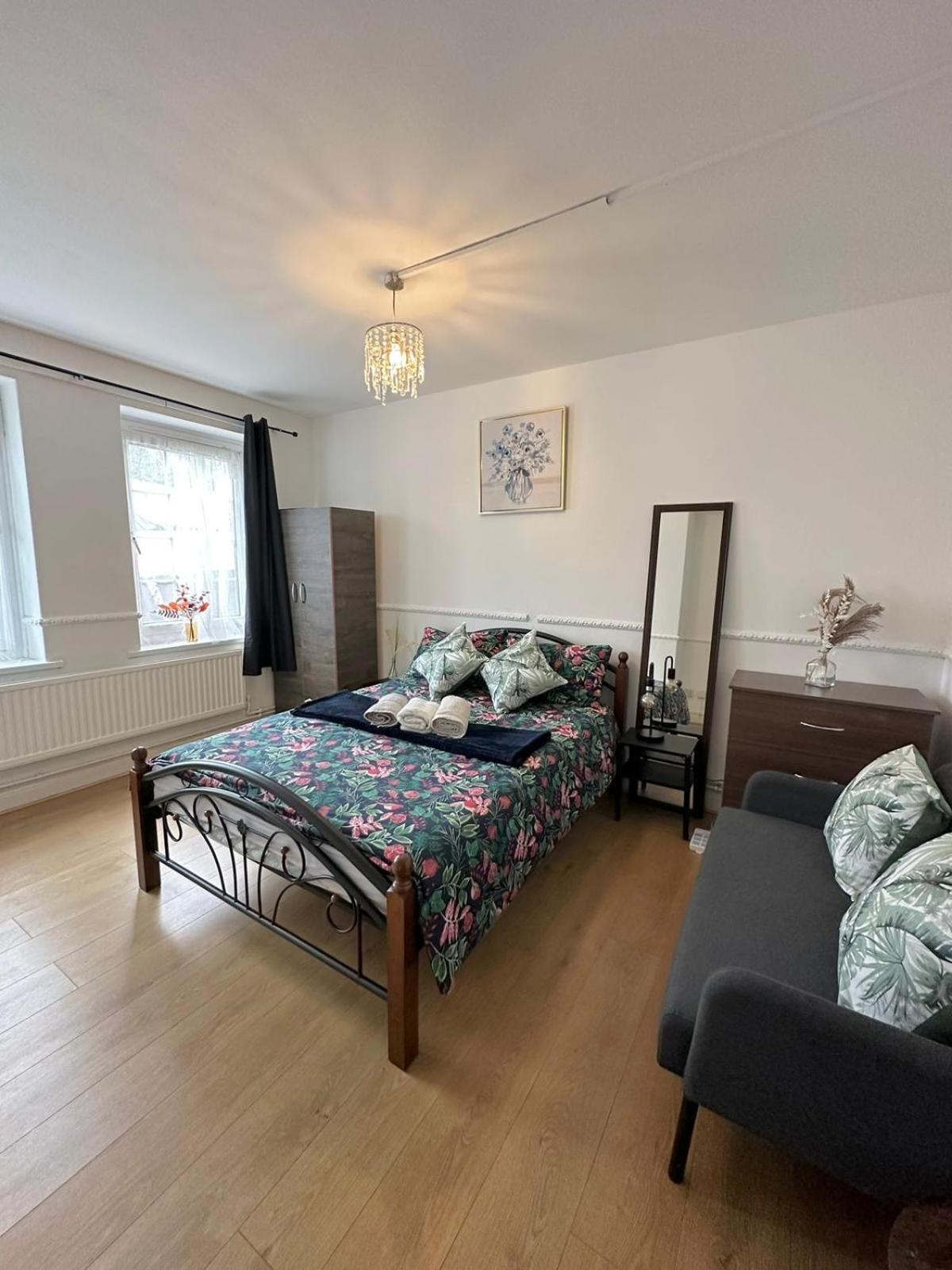 2 Bedroom Flat, 2 Minutes Walk To Bethnalgreen Station, Central London Eksteriør bilde