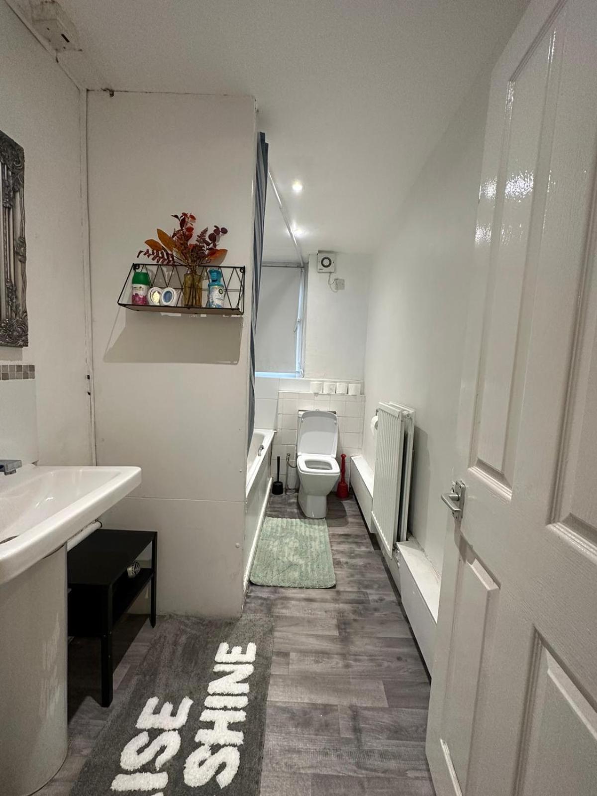 2 Bedroom Flat, 2 Minutes Walk To Bethnalgreen Station, Central London Eksteriør bilde