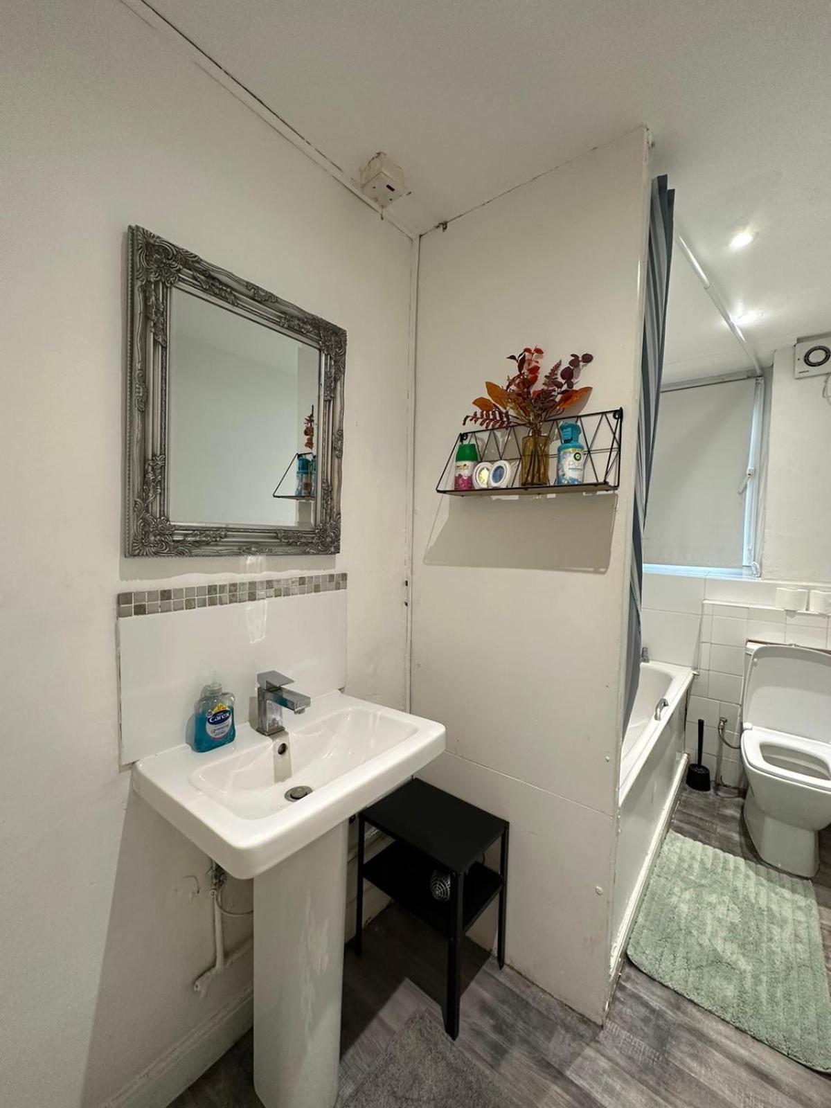 2 Bedroom Flat, 2 Minutes Walk To Bethnalgreen Station, Central London Eksteriør bilde